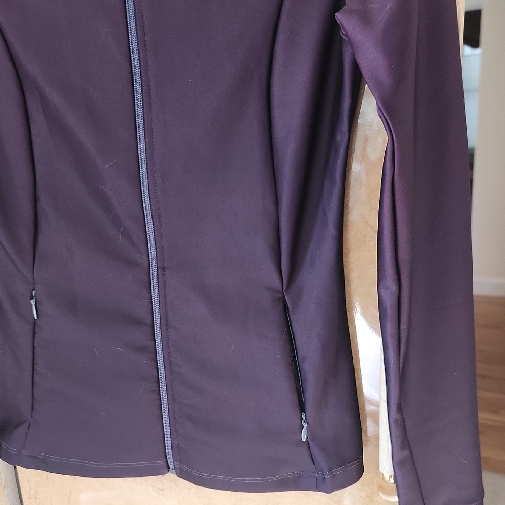 SALE! "GHOST FLOWER" Women's Workout / Exercise Jacket in 2-tones of Rich Purple - Picture 2 of 7